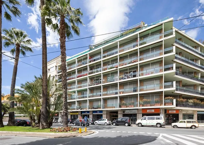 Apartment Private Terrace By The Sea, In The Heart Of Sanremo